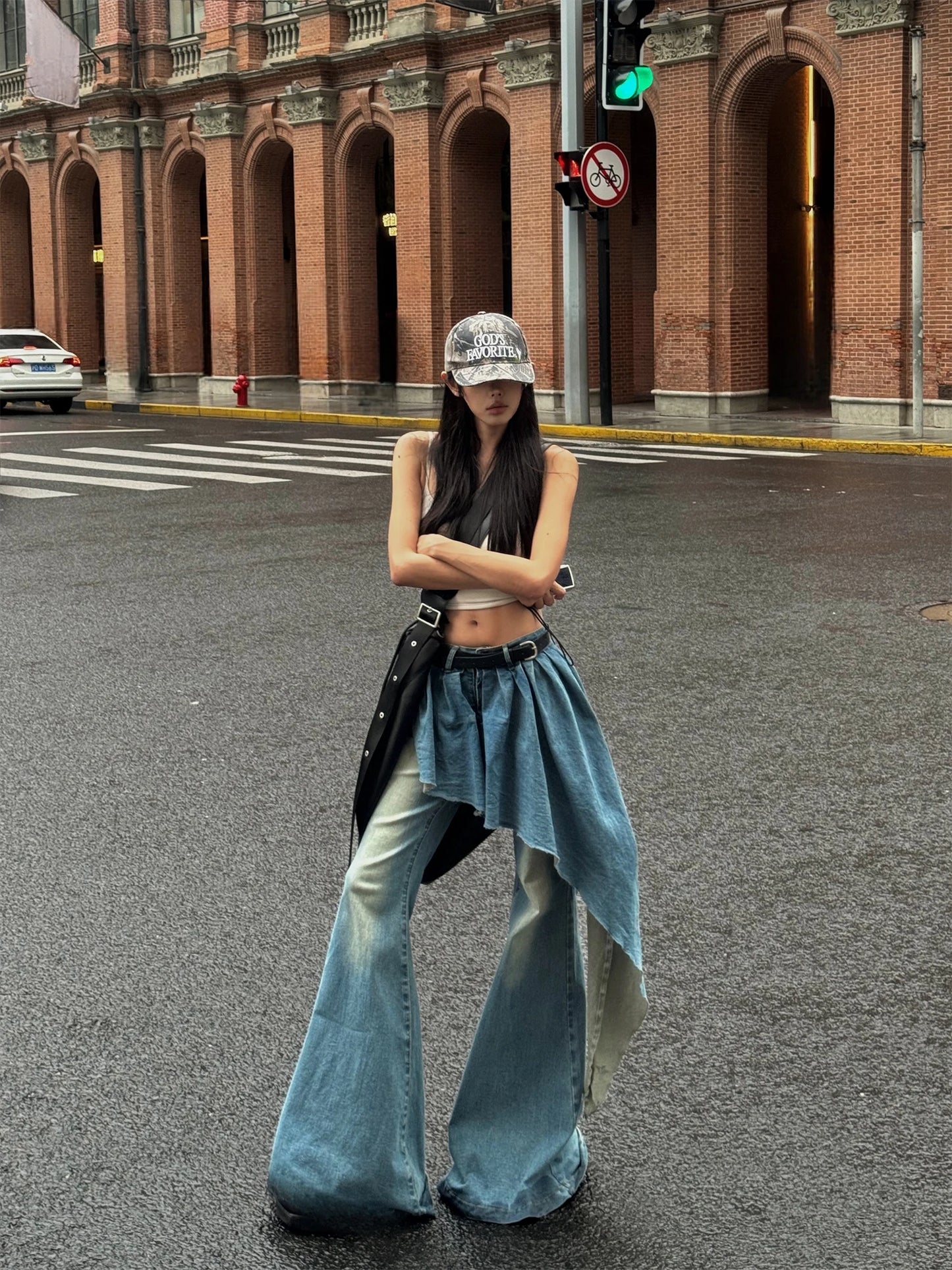 WARDEN EDGE Asymmetric Pleated Denim Flared Pants Low Waist Wide Leg Dragging Style Sleek Urban Design for Streetwear Aesthetic